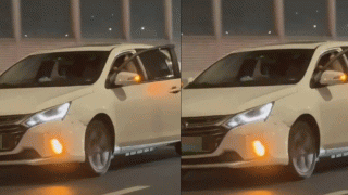 Người phụ nữ đánh nhau với tài xế trên cao tốc: Cửa xe mở toang, cảnh tượng ai thấy cũng thót tim
