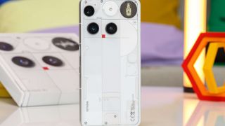 Mở hộp, đánh giá Nothing Phone (3): Kẻ dị biệt giữa rừng Android tối giản