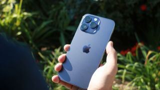 iPhone 14 Pro bay mất hơn 12 triệu đồng, dễ mua như ăn kẹo màn Dynamic Island 120Hz rẻ nhất Việt Nam