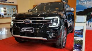 Ford Everest có giá lăn bánh hấp dẫn đầu tháng 7/2025, trấn áp Hyundai Santa Fe và Toyota Fortuner
