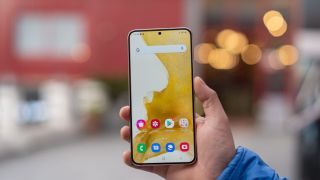 Galaxy S22 Plus giảm khủng còn hơn 6 triệu. trang bị chiến đến mức lấn át iPhone 16 dễ như ăn kẹo