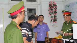 Diễn biến nóng vụ tài xế ô tô tông 2 xe máy rồi rơi sông khiến 3 người chết, 4 người bị thương ở Nghệ An