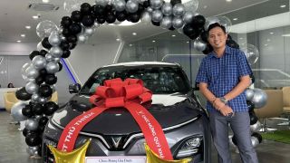Chủ xe VinFast VF 6 khuyên tài xế chạy dịch vụ đầu tư trụ sạc tại nhà