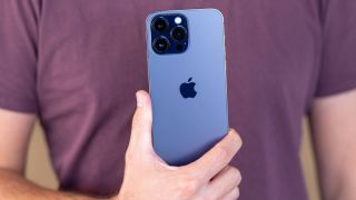 iPhone 14 Pro Max fullbox màu Deep Purple vẫn hot, giá rẻ trang bị xịn hời hơn iPhone 16 Pro Max
