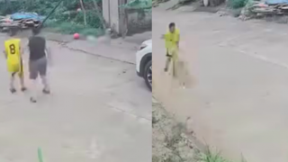 Bé trai la hét trong đau đớn vì bị chó cắn, chủ nhà thản nhiên đóng cổng khiến dân tình bức xúc 