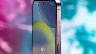 Chiến thần AI quốc dân Galaxy S24 Plus giảm thủng đáy, rẻ như bèo, áp đảo cả iPhone 16 Pro Max