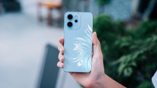 Bản sao tầm trung của iPhone 16 Pro Max lộ diện, nhiếp ảnh xịn ngang Galaxy S25, giá gần 14 triệu