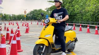 ‘Đại hội đổi xăng lấy điện’ bùng nổ 3 miền: Khách xếp hàng lái thử, chốt đơn với loạt ưu đãi lớn