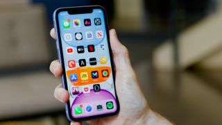 Giảm sập sàn còn 8 triệu, đây là iPhone rẻ nhất Việt Nam trong tháng 7, dùng cơ bản như iPhone 16