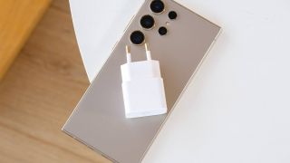 Giảm hơn 13 triệu đầu tháng 8 Galaxy S24 Ultra siêu rẻ dễ mua AI xịn camera ăn đứt iPhone 16 Pro Max