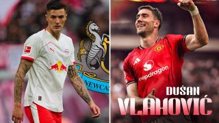 Bị Newcastle nẫng tay trên vụ Sesko, Man United 'quay xe' kích hoạt bom tấn Dusan Vlahovic?