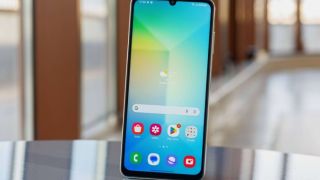 Chưa đầy 2 triệu thiết kế cam kép như iPhone 16, Galaxy A06 hút khách với tư cách vua Android giá rẻ