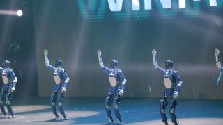Chủ tịch VinMotion tiết lộ bí mật sau màn nhảy múa gây bão của dàn robot hình người Make in Vietnam
