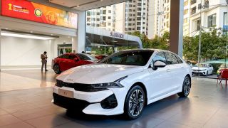 Giá lăn bánh Kia K5 cập nhật giữa tháng 8/2025: ‘Thách thức’ Toyota Camry bằng ưu đãi cực khủng