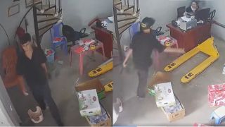 Camera ghi lại hành động máu lạnh của gã đàn ông sau khi chém 3 người ở chợ hoa quả Hải Phòng