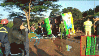 Hiện trường lật xe khách chở 46 người ở Đắk Lắk, lãnh đạo xã thông tin nóng về vụ việc