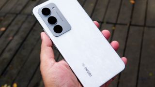 Trên tay Redmi 15 5G: Mãnh thú giá rẻ với pin 7.000 mAh, màn 144Hz cực mượt, giá từ 4.5 triệu