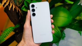 Vua Android Galaxy A55 5G một thời nay giảm sập sàn, giá hơn 7 triệu màn hình mượt hơn iPhone 16