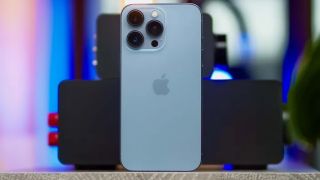 Chiếc iPhone này nhiều trang bị ngon như iPhone 16 Pro Max, giá đang rẻ như bèo ngon hơn iPhone 16