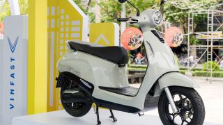 ‘Siêu đại hội’ thu xăng đổi điện của VinFast nóng khắp 3 miền, người dân xếp hàng lên đời xe xanh