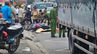Hiện trường tài xế xe ôm công nghệ va chạm với xe tải dẫn đến tử vong, hành khách ngồi sau may mắn thoát nạn