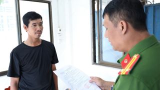 Danh tính kẻ cầm kéo tấn công người lái xe ôm hàng chục nhát, bị bắt khi về thăm bạn gái ở Cần Thơ
