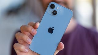 Giá iPhone 14 chạm đáy mới đầu tháng 9, hơn 12 triệu vẫn có màn OLED xịn như iPhone 16