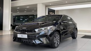 Giá lăn bánh Kia K3 đầu tháng 9/2025 rẻ át vía Mazda3 và Hyundai Elantra, khiến khách Việt dậy sóng