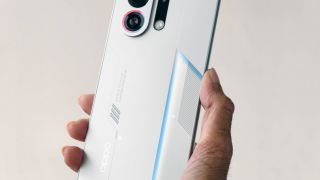 Trên tay, đánh giá nhanh OPPO K13 Turbo Pro: Bản sao tầm trung của iPhone 16, pin trâu hàng đầu phân khúc