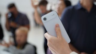 Cận cảnh iPhone Air siêu mỏng đẹp hết cả phần thiên hạ, chỉ nhìn thôi là đã mê!