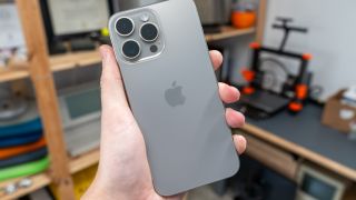 iPhone 15 Pro Max sập giá đón iPhone 17 Pro Max, trang bị vẫn mạnh top đầu đe nẹt Galaxy S25 Ultra