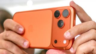 Ai nói iPhone 17 'flop'? Các đại lý Việt Nam chốt gần 150 tỷ đồng tiền cọc!