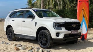 Hạ gục Hyundai Santa Fe và Toyota Fortuner, Ford Everest giảm giá lăn bánh cực rẻ giữa tháng 9/2025