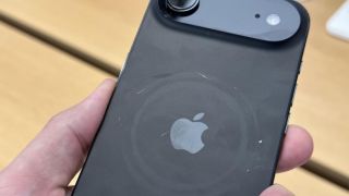 iPhone Air, iPhone 17 Pro màu tối lộ nhược điểm gây thất vọng