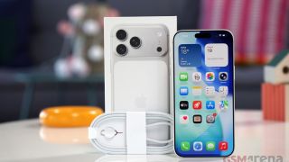 Apple bán iPhone 17 Pro Max giá 63,99 triệu đắt nhất lịch sử: Đẳng cấp công nghệ hay chiêu tâm lý?
