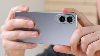 Galaxy S25 Edge giảm gần nửa giá đại chiến iPhone Air, cuộc chiến khốc liệt của flagship mỏng nhẹ