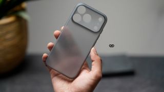 Apple 'nhắc nhở' người dùng xài ốp lưng để bảo vệ iPhone 17 Pro 