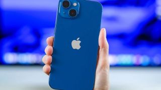 Vua iPhone giá rẻ mới gọi tên iPhone 13, trang bị cơ bản cực ổn, không quá kém iPhone 16, iPhone 17