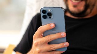 iPhone 13 Pro Max vẫn còn hàng fullbox, giá rẻ nhất Việt Nam, trang bị không kém nhiều iPhone 16 Pro Max