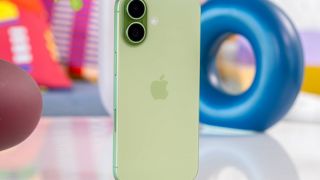 Giá iPhone 17 siêu hấp dẫn vì bộ từ 256GB, sẵn hàng tháng 10, không bị khan như iPhone 17 Pro Max