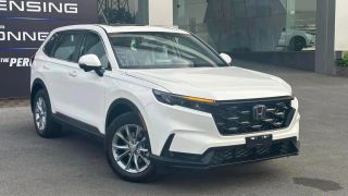 Giá xe Honda CR-V lăn bánh cập nhật đầu tháng 10/2025: Thách thức Mazda CX-5 bằng ưu đãi cực khủng