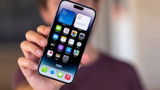 Cũ nhưng vàng, iPhone 14 Pro Max vẫn là huyền thoại thép vạn người mê, sang hơn iPhone 17 Pro Max