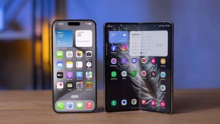 iPhone gập đầu tiên lộ diện: Đẹp như mơ, giá ngang MacBook Pro gây ‘choáng toàn tập’