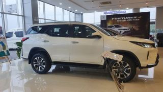Toyota Fortuner có giá lăn bánh cực ‘mềm’ đầu tháng 10/2025, quyết ‘chơi tất tay’ với Ford Everest