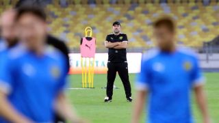 HLV Malaysia vạ miệng sau án phạt của FIFA, kình địch của HLV Kim Sang-sik bị đuổi việc?