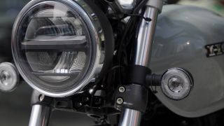 ‘Huyền thoại côn tay’ mới của Honda chính thức về đại lý Việt: Thiết kế đẹp vượt thời gian, giá mềm