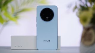 Đây là vua pin giá rẻ vivo Y500 5G sẵn hàng tại Việt Nam, kèm pin 8200 mAh khủng như sạc dự phòng