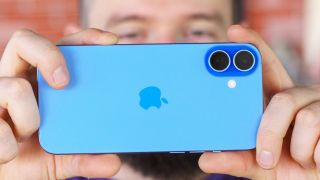 iPhone 16 Plus màn to pin khủng giá rẻ được chuộng hơn iPhone Air, rất phù hợp làm quà tặng 20/10