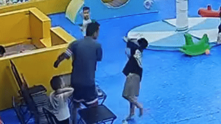 Thông tin nóng vụ người đàn ông tát bé trai 8 tuổi tại khu vui chơi ở Hà Nội, thái độ người mẹ gây bất ngờ