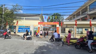 Hiệu trưởng trường tiểu học ở Hà Nội lên tiếng về việc thực phẩm ôi thiu ‘tuồn’ vào trường học